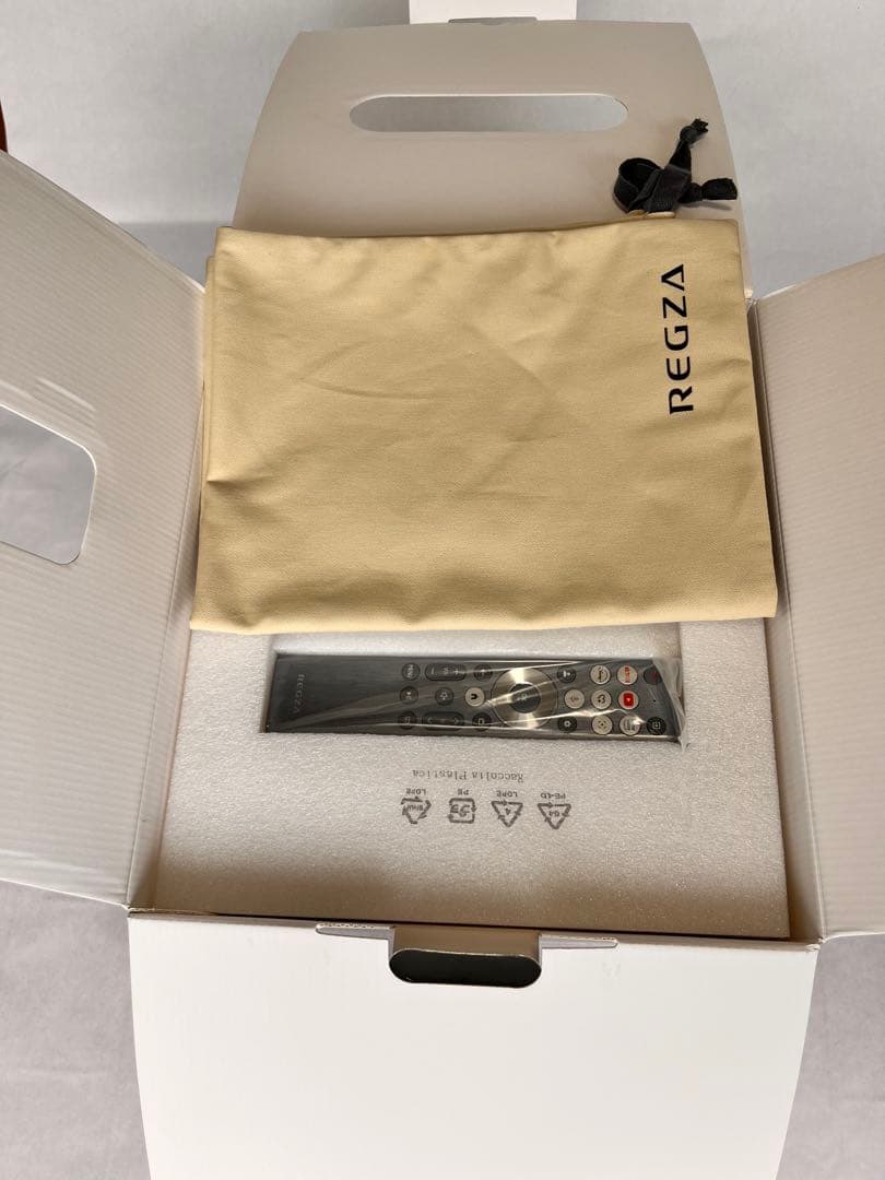 TVS REGZA 4Kレーザープロジェクター RLC-V7R