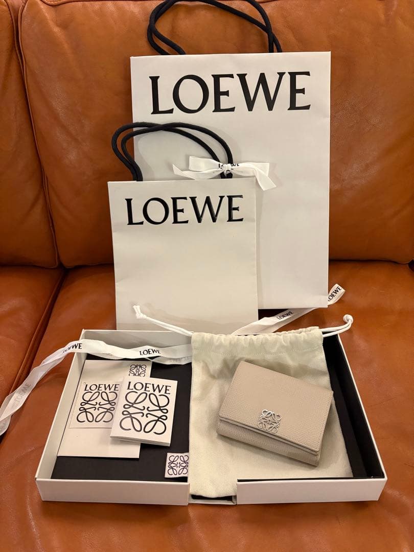LOEWE アイボリー 三つ折り財布