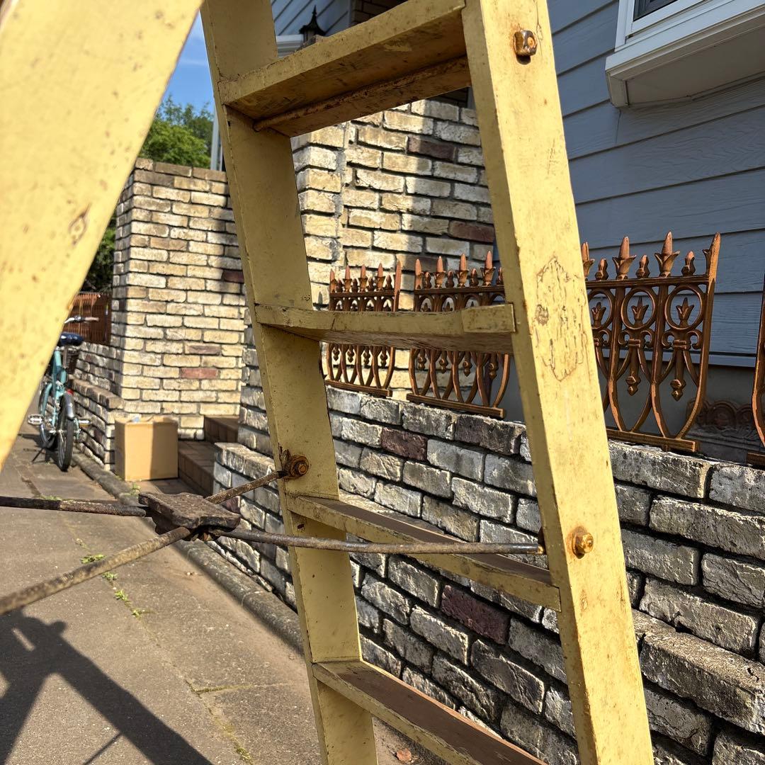 ステップラダー　アンティーク　飾り棚