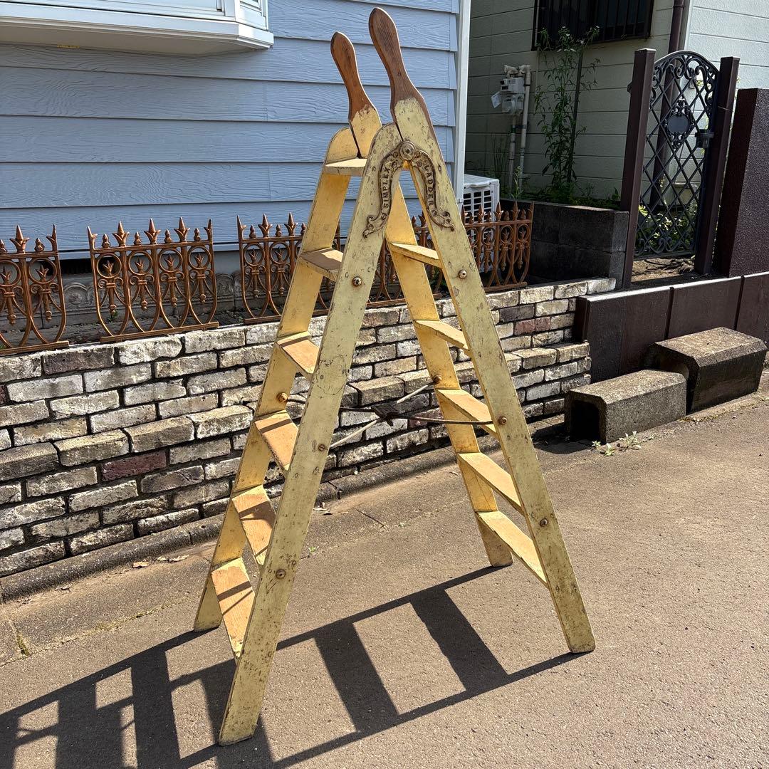 ステップラダー　アンティーク　飾り棚