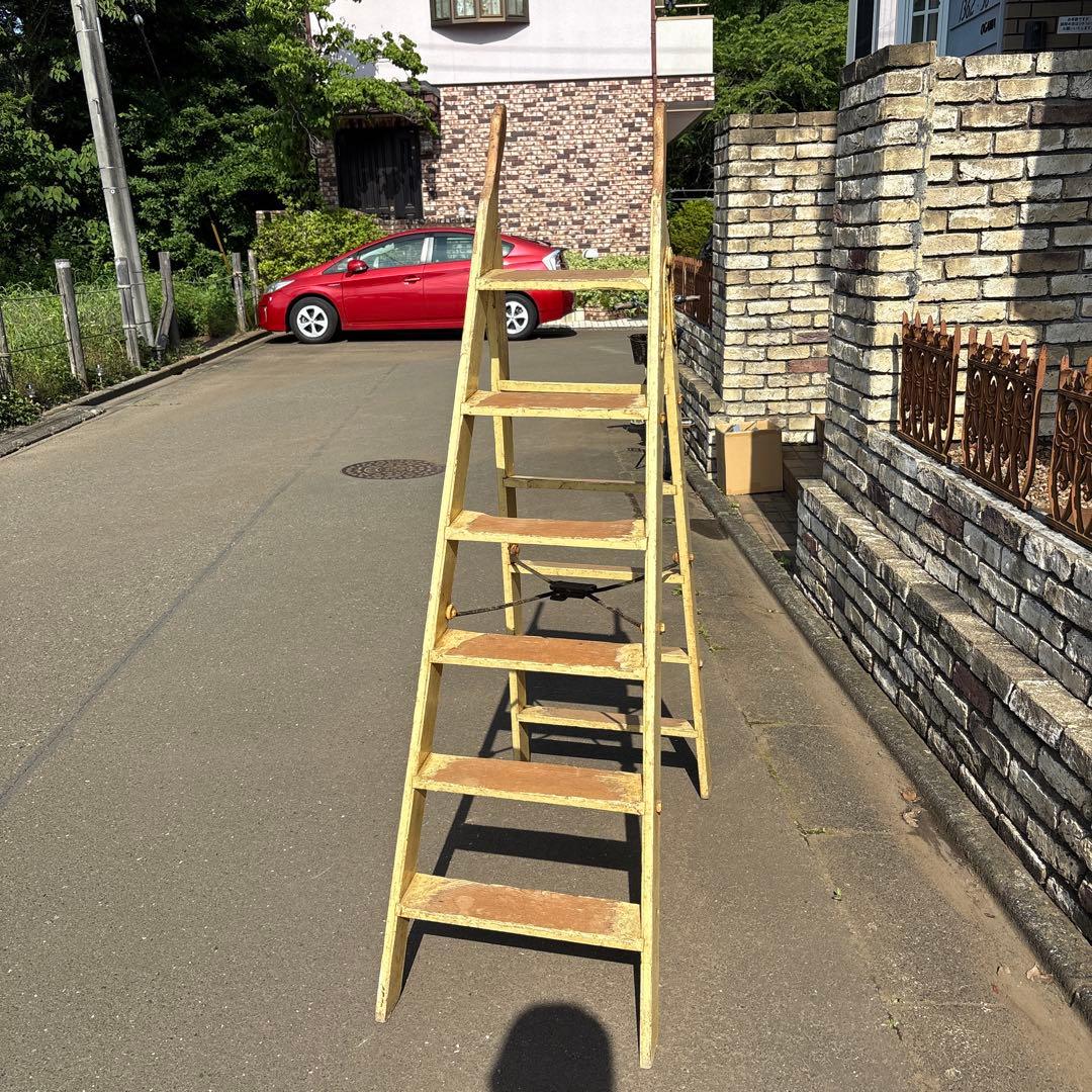 ステップラダー　アンティーク　飾り棚