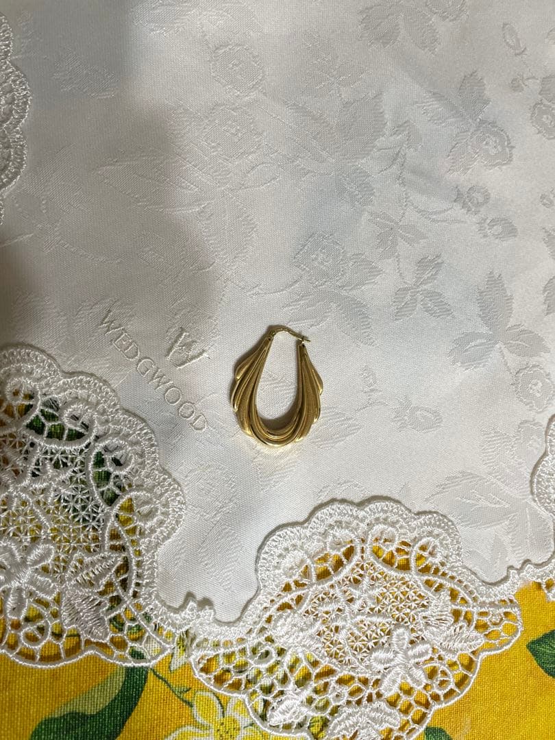 ウノアエレ　k18 750 ゴールド デザイン ピアス 大　フープ