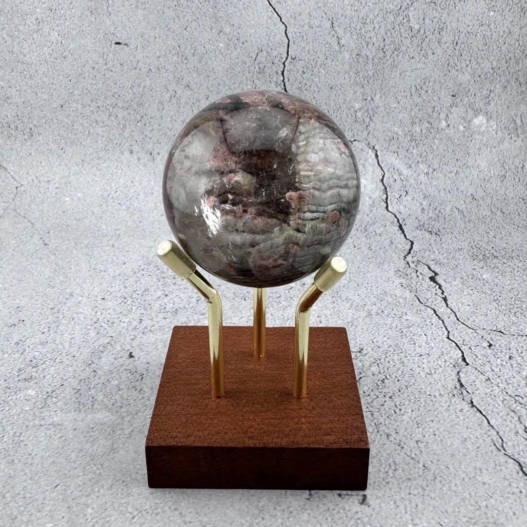 M-47天然ガーデンクォーツ 丸玉 地層模様 内包物が美しいスフィア 53mm