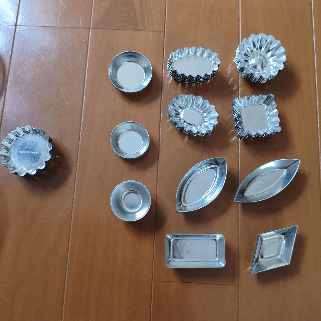 ブリキ製ベーキングモールドカップ 料理アート ミニタルト缶 フランス製 59個