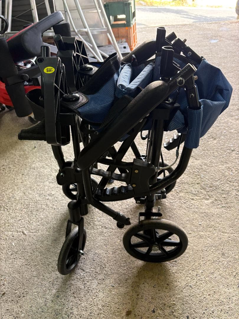 【美品】ハンディライトプラス HLP09020 介助式車椅子 折りたたみ 軽量