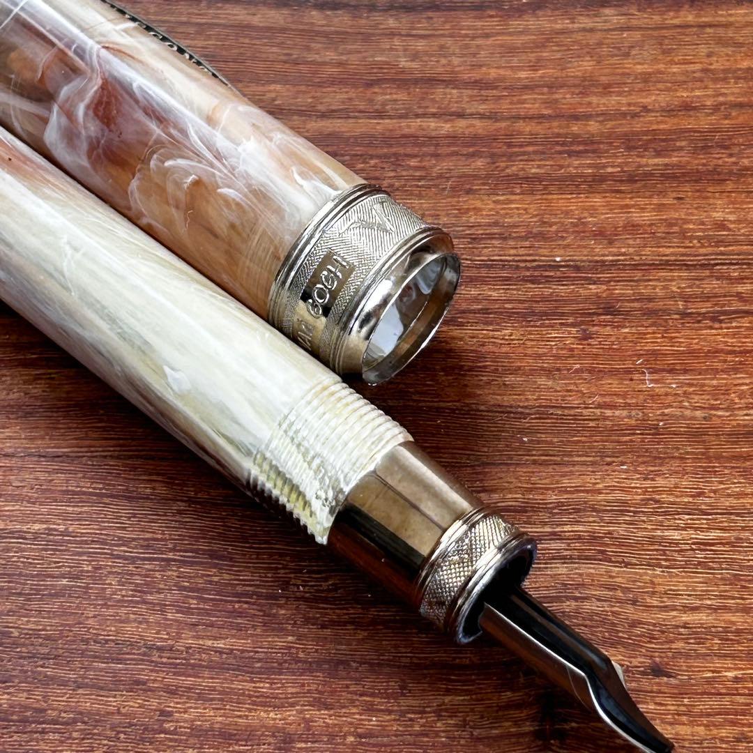 ⭐︎ビスコンティ 万年筆 ヴァン•ゴッホ　バニラ　ミディアム