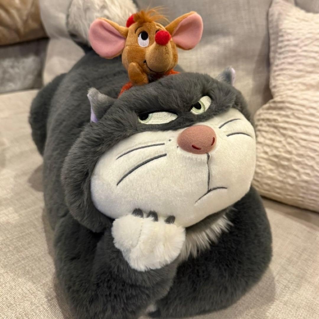 ルシファー　ぬいぐるみ　ディズニーストア