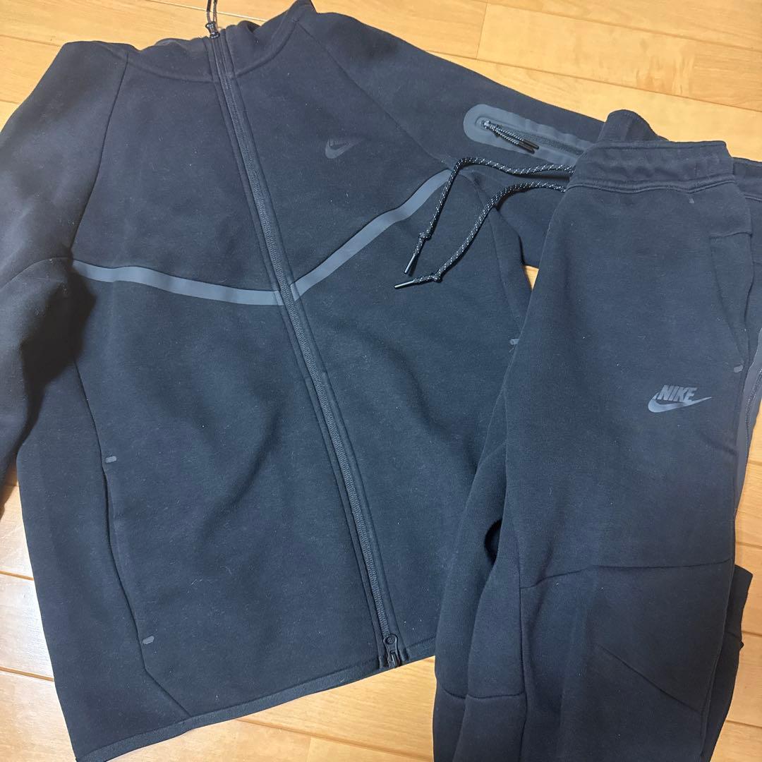 Nike テックフリース 黒