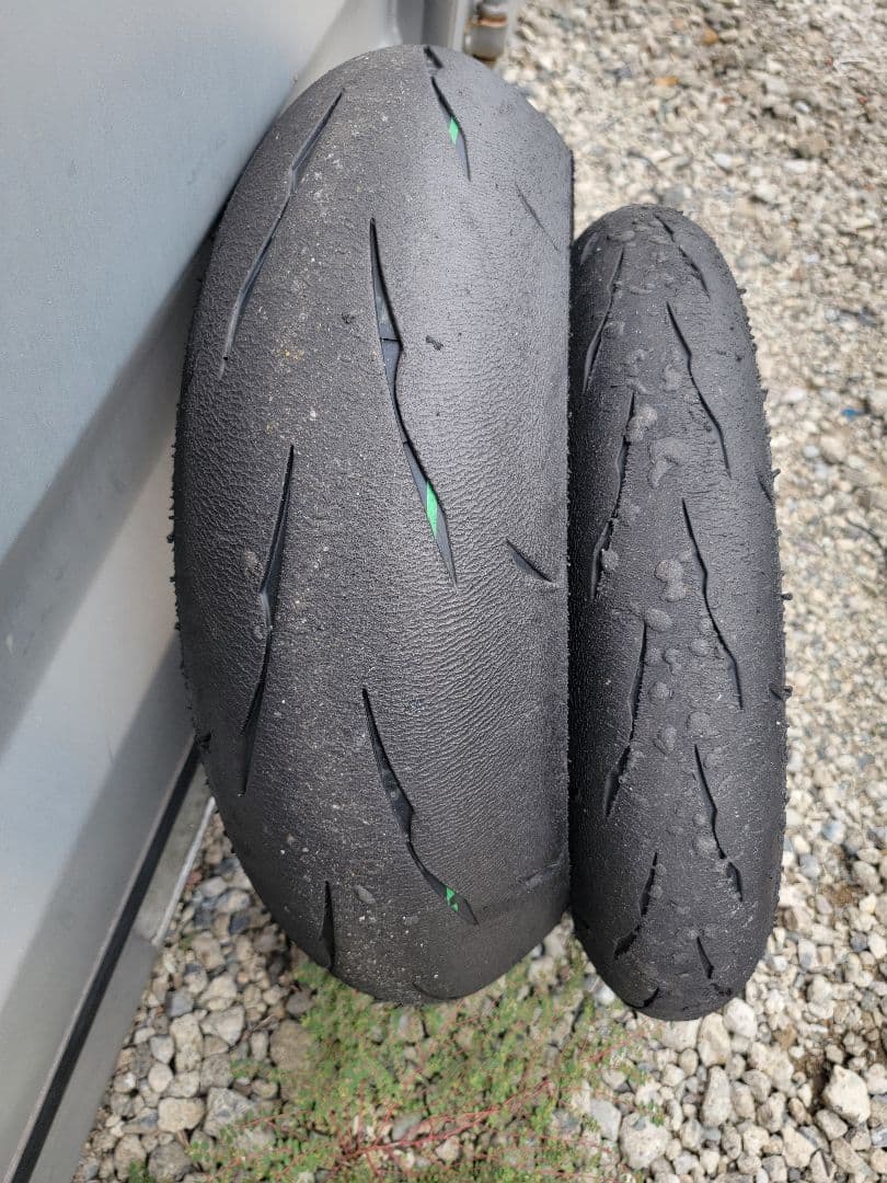 2024年製送料込みブリヂストン BATTLAX R11前後セット120/200