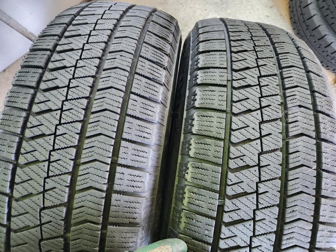 送料込☆2023年製 ブリヂストンタイヤ 215/65R16日本製☆2本