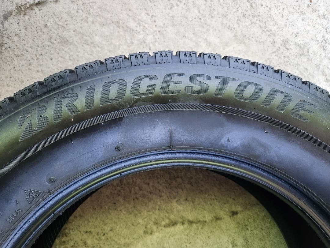 送料込☆2023年製 ブリヂストンタイヤ 215/65R16日本製☆2本