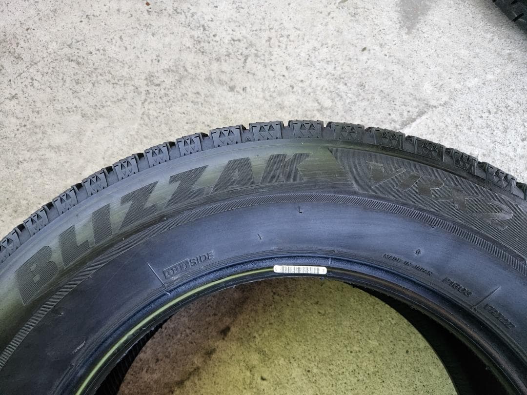 送料込☆2023年製 ブリヂストンタイヤ 215/65R16日本製☆2本