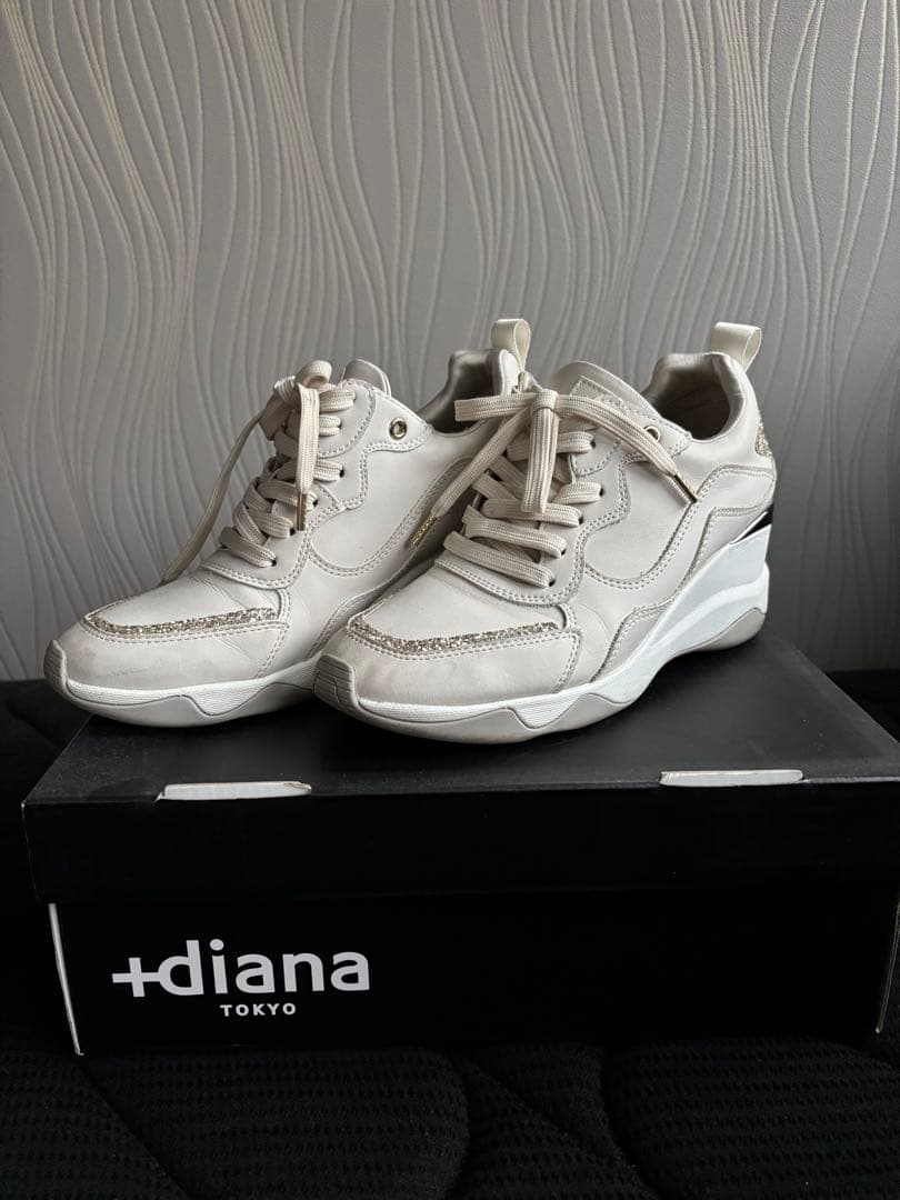 DIANA（ダイアナ）ホワイト グリッター スニーカー