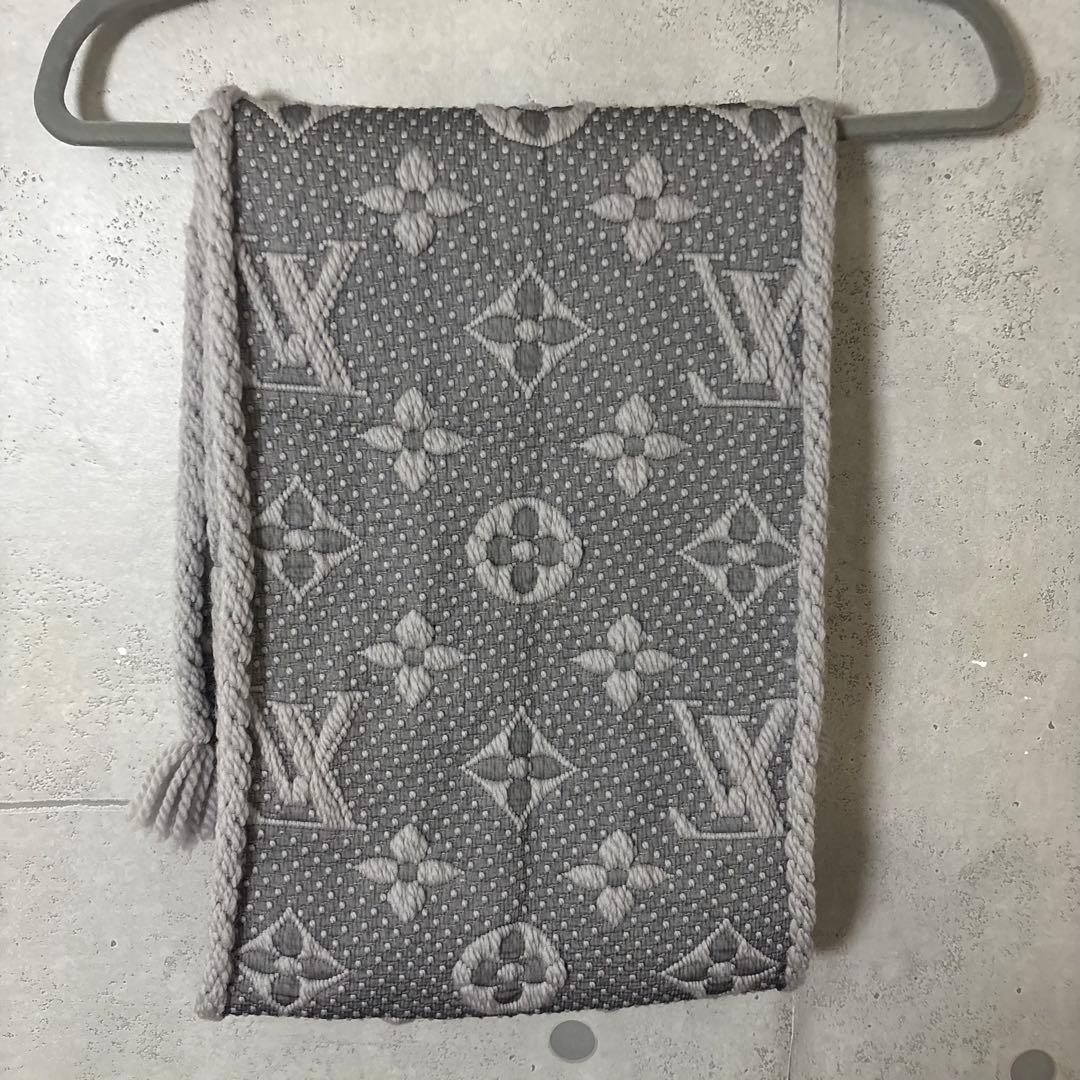 ［美品］ルイヴィトン　モノグラム エシャルプ・ロゴマニア マフラー　グレー