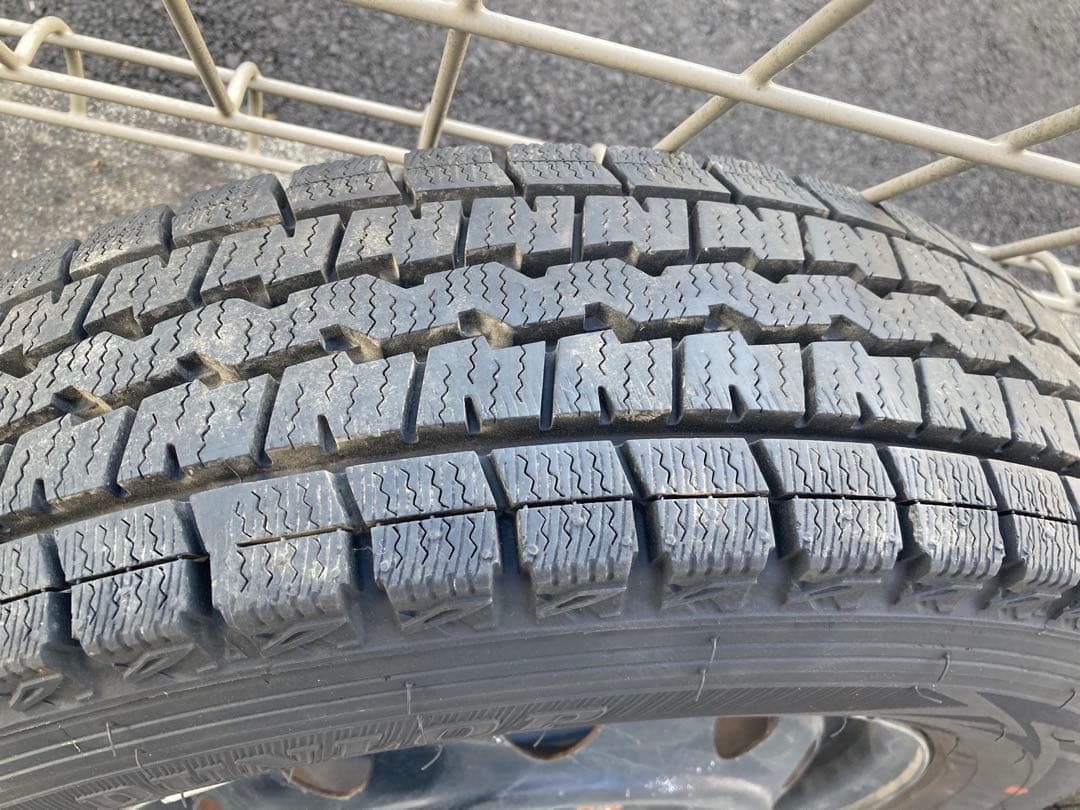 スタッドレスタイヤ　軽バン　ダンロップ　ホイール付き4本セット