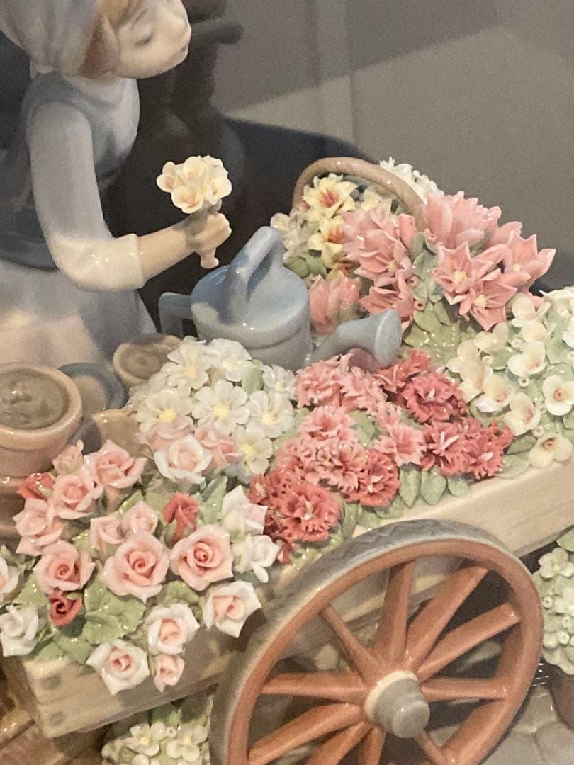 限定値下げ　美品　LLADRO 「公園通りの花屋さん」公式ガラスケース・木製台座