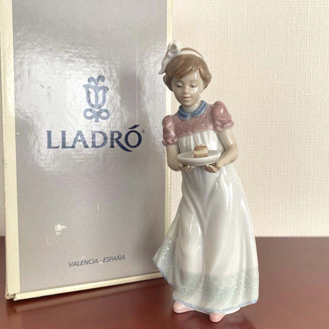 LLADRO リヤドロ 『 ハッピーバースデー 』 置物