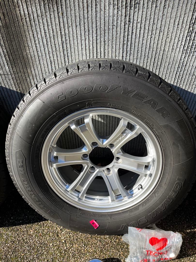 ランクルプラド150系アルミホイールとスタッドレスタイヤ 265/65R17