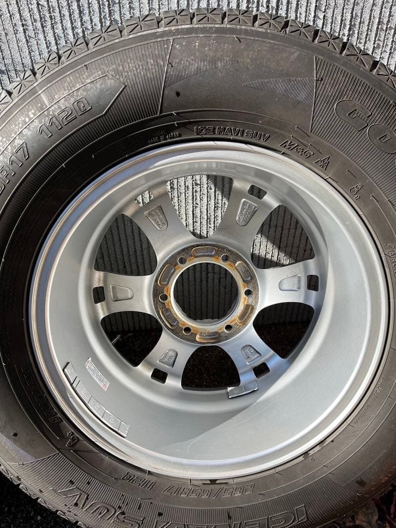 ランクルプラド150系アルミホイールとスタッドレスタイヤ 265/65R17