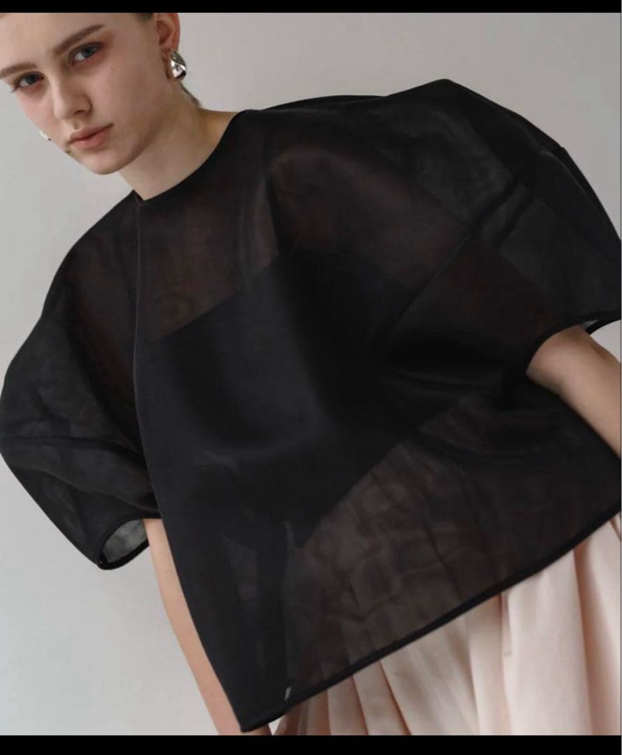 新品リテン Sheer Sculpture Top