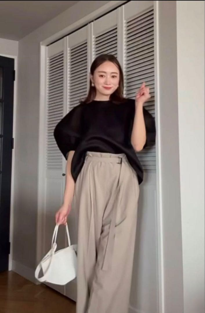 新品リテン Sheer Sculpture Top