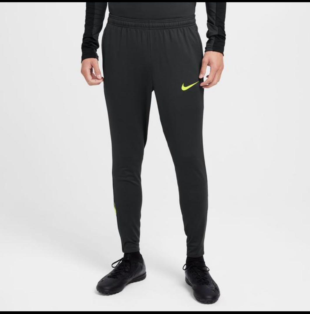 モ*ー様 Nike Therma-Fit ハーフジップドリルトップ ストライクK