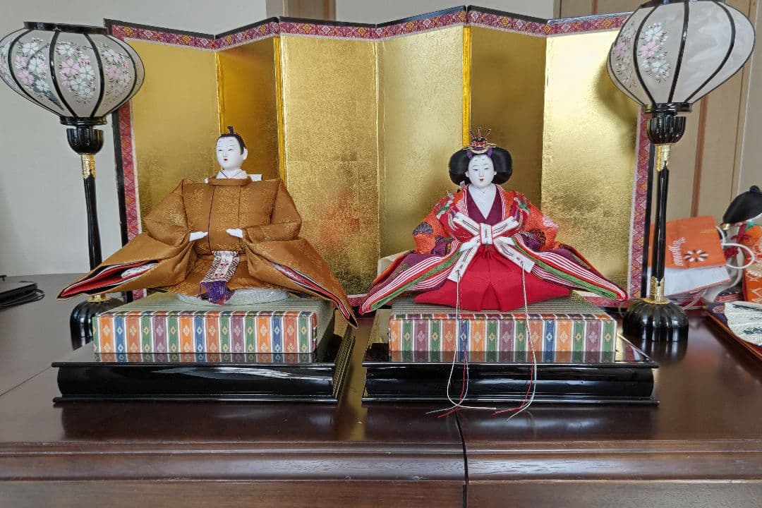 7段飾り全セット70万円の、お内裏さま、台座、屏風、木製大型雪洞