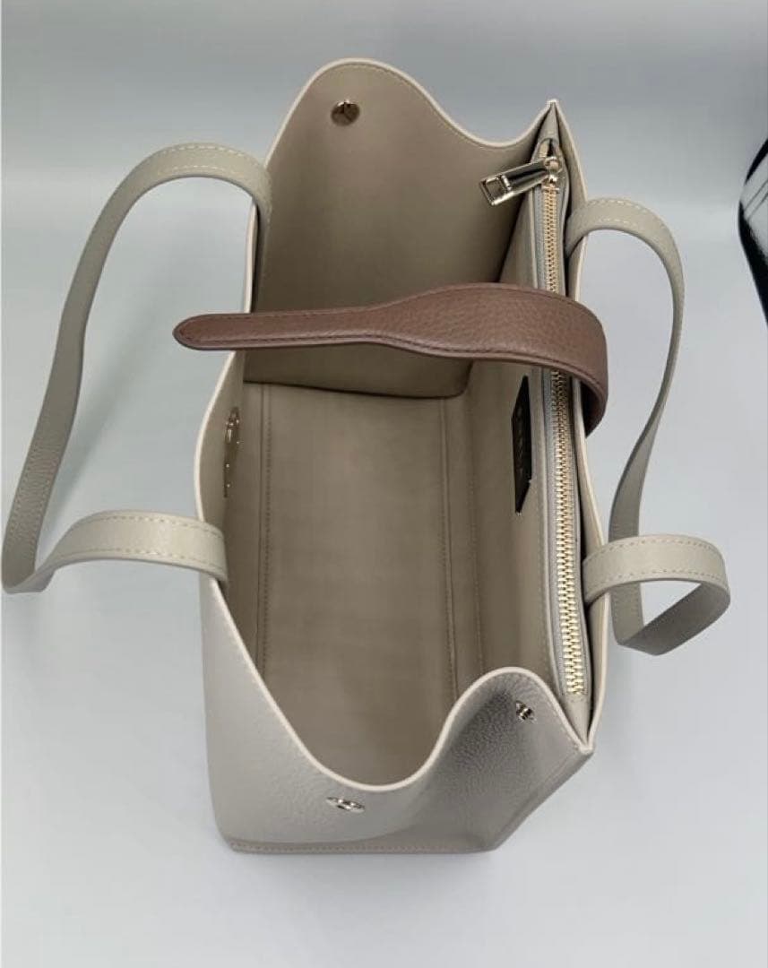 極美品✨FURLA フルラ　ソフィア トートバッグMサイズ レザー　アイボリー