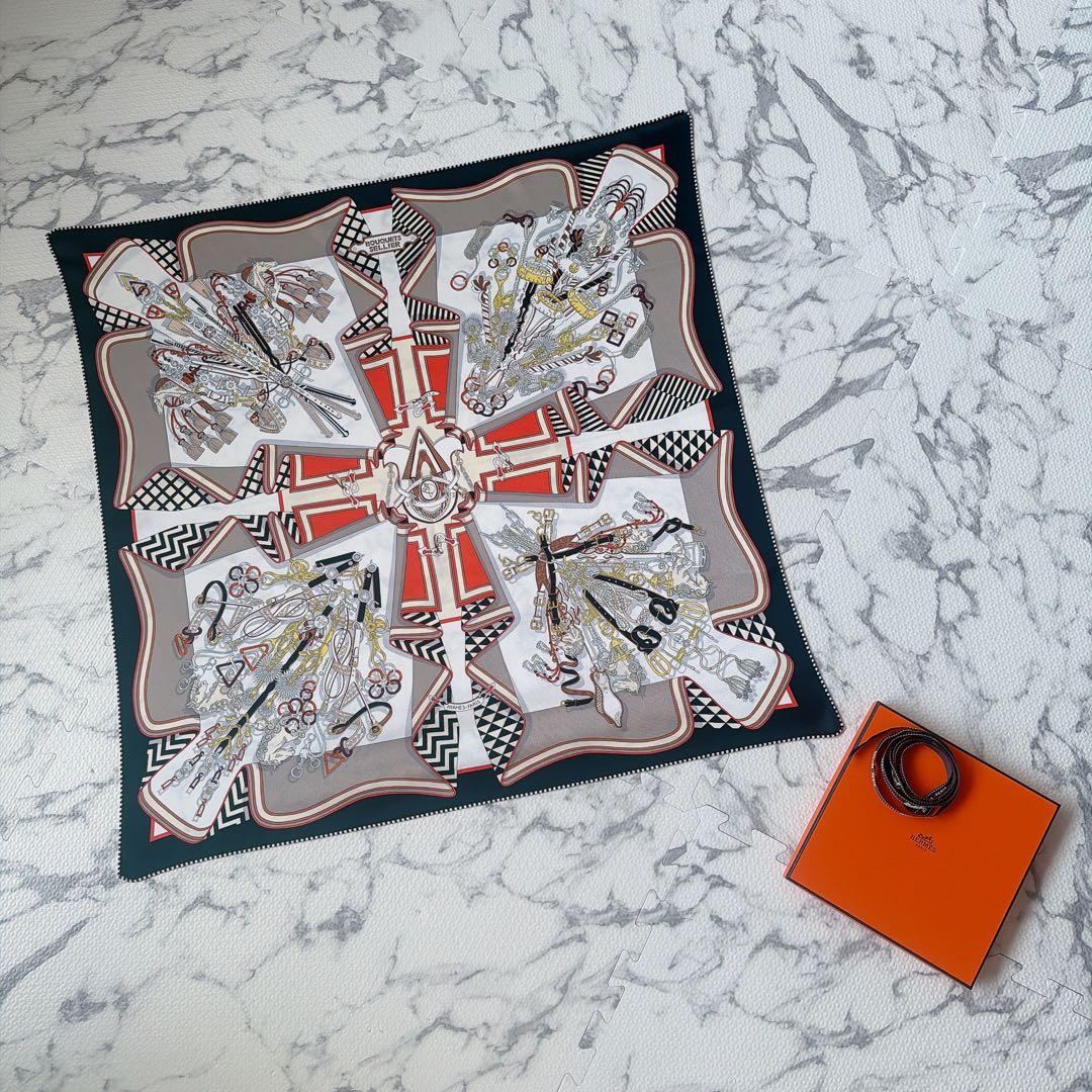 カレ70 鞍職人の花束　シルクスカーフ