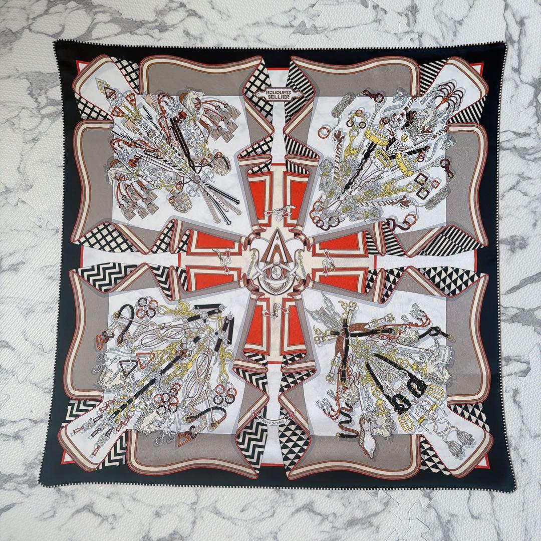 カレ70 鞍職人の花束　シルクスカーフ