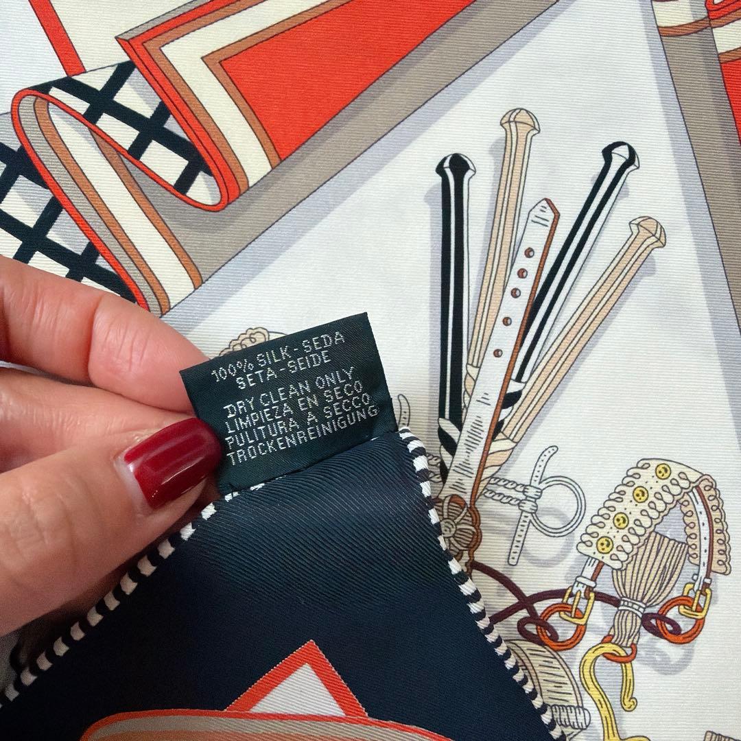 カレ70 鞍職人の花束　シルクスカーフ