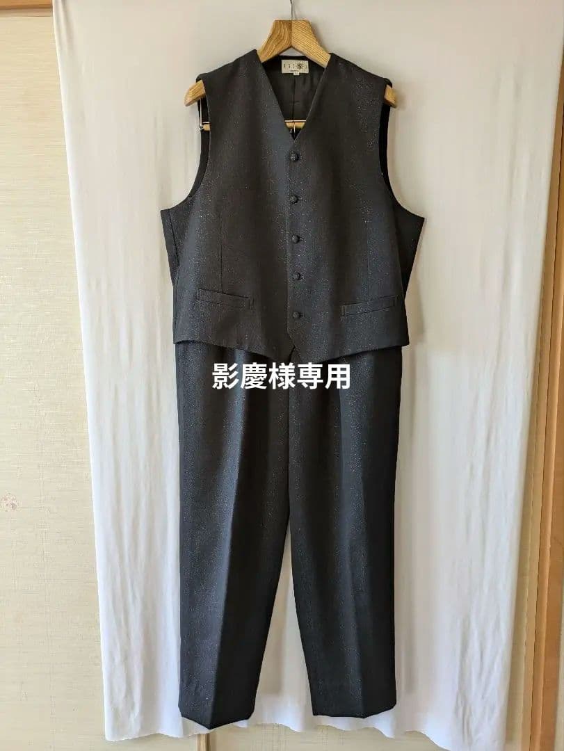 BBCOの黒のラメ入りのベストとパンツのセットアップスーツ