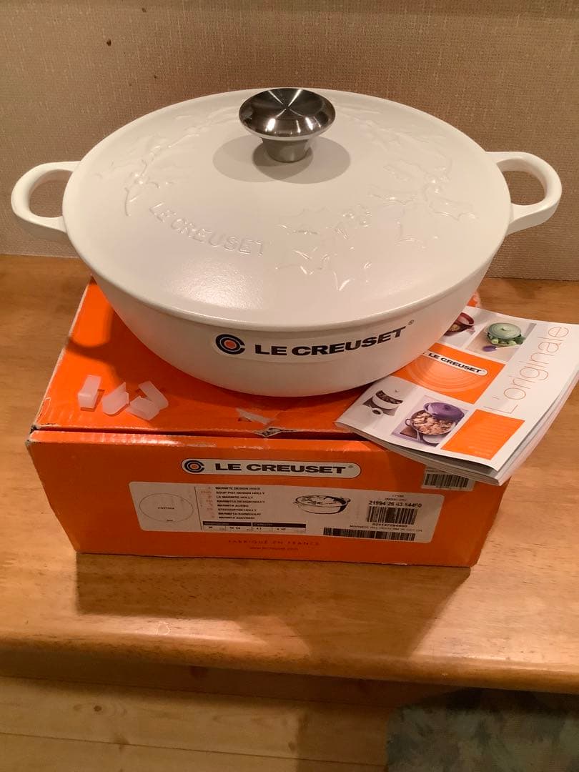 ルクルーゼ マルミット スープポット ホーリー レリーフ 色: コットン26cm