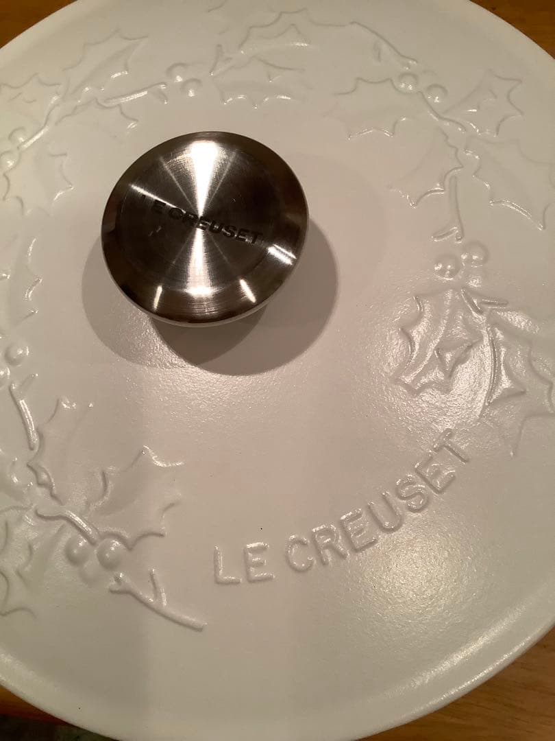 ルクルーゼ マルミット スープポット ホーリー レリーフ 色: コットン26cm