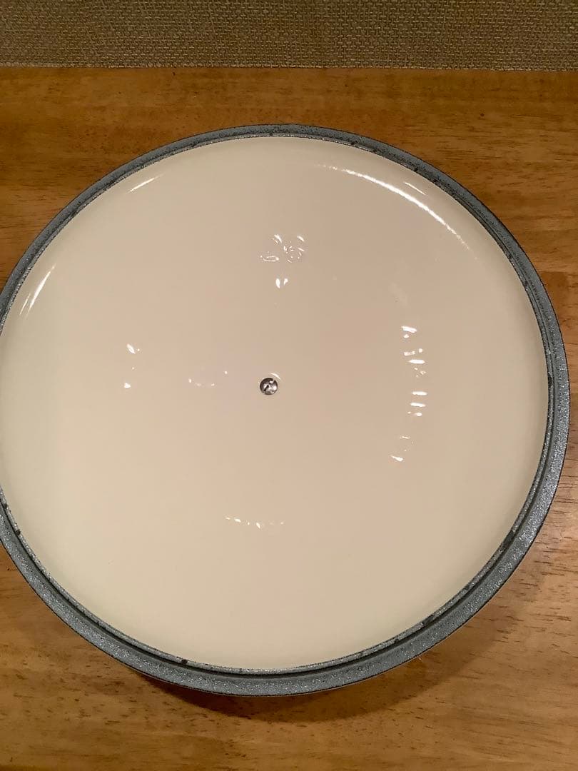 ルクルーゼ マルミット スープポット ホーリー レリーフ 色: コットン26cm