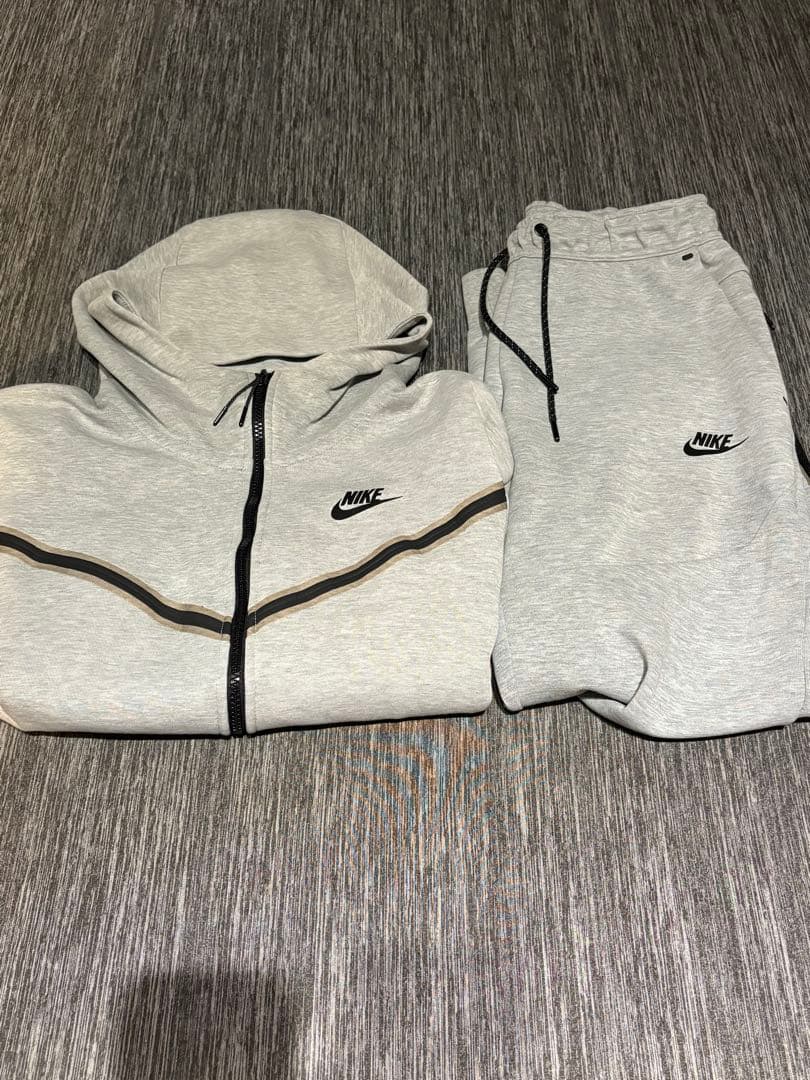 ナイキ　テックフリース　S