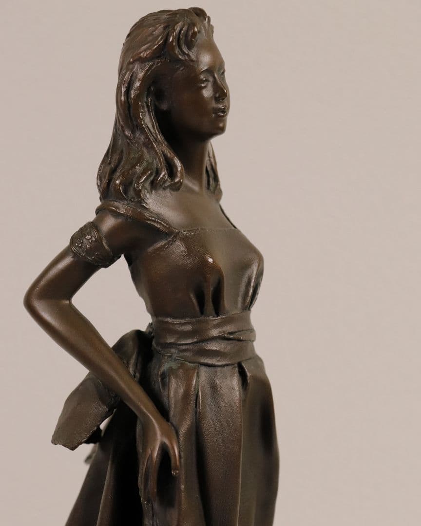 高岡銅器 ブロンズ像「街角」高さ33cm 美人像 女性 犬 洋風置物 M879