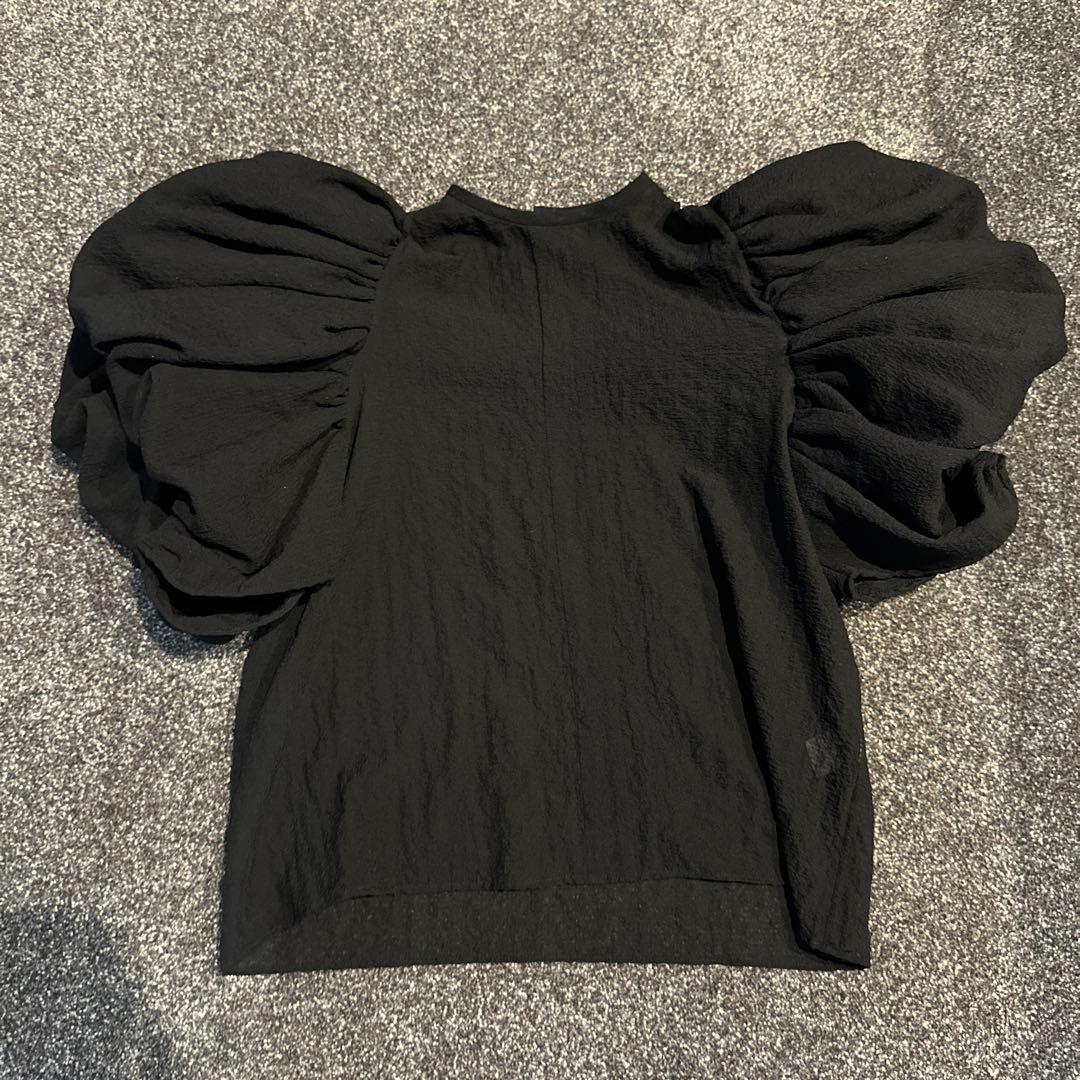 ラドロー　黒 パフスリーブ 半袖 トップス