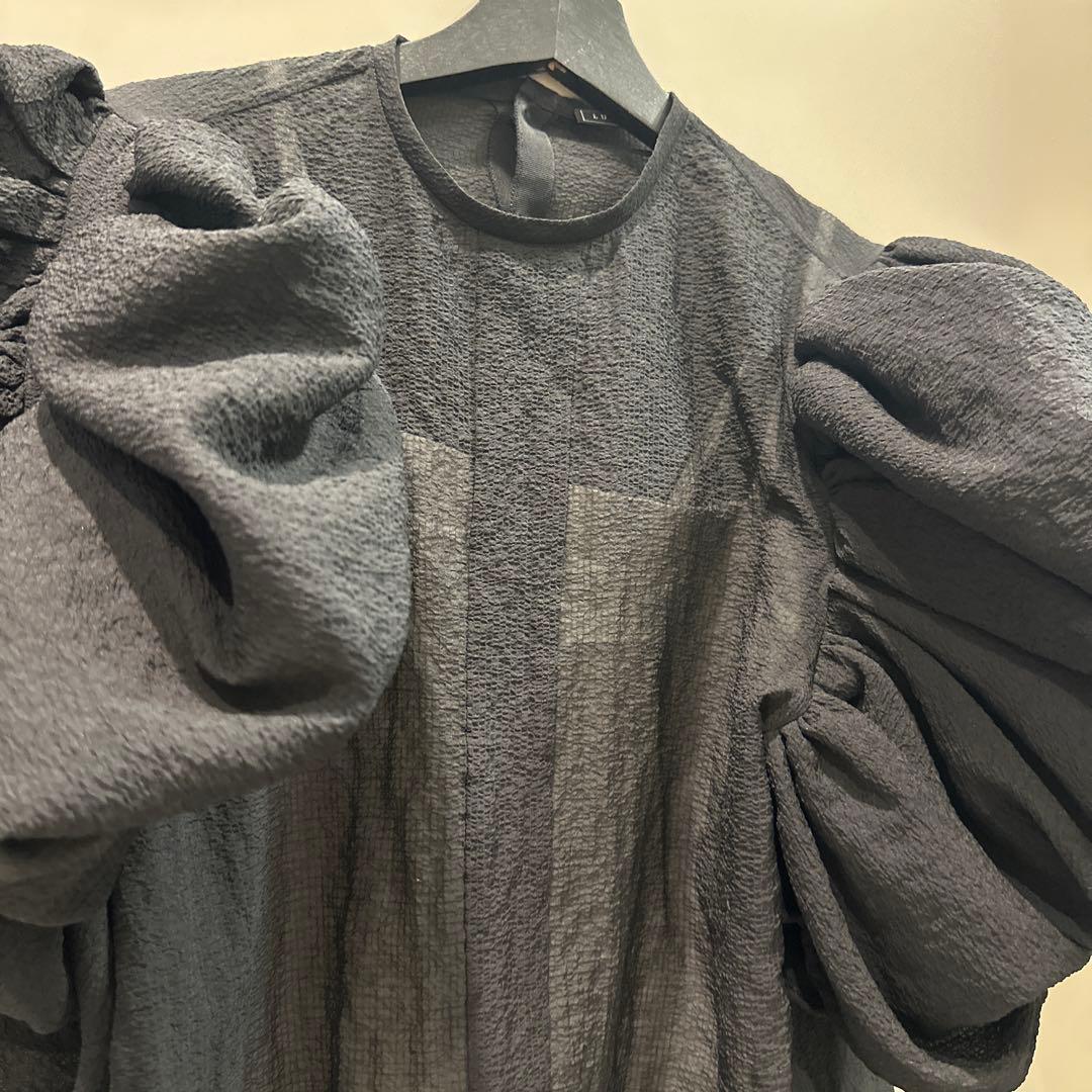 ラドロー　黒 パフスリーブ 半袖 トップス