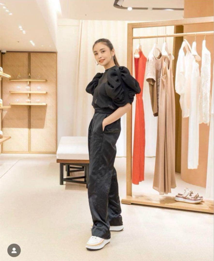 ラドロー　黒 パフスリーブ 半袖 トップス