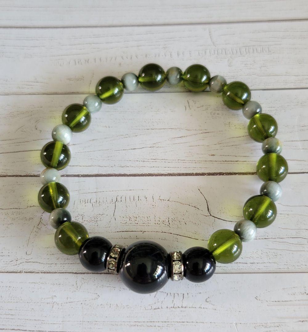 （夕キオン化) モルダバイト9mm. 黒曜石 • イーグルアイブレス レット