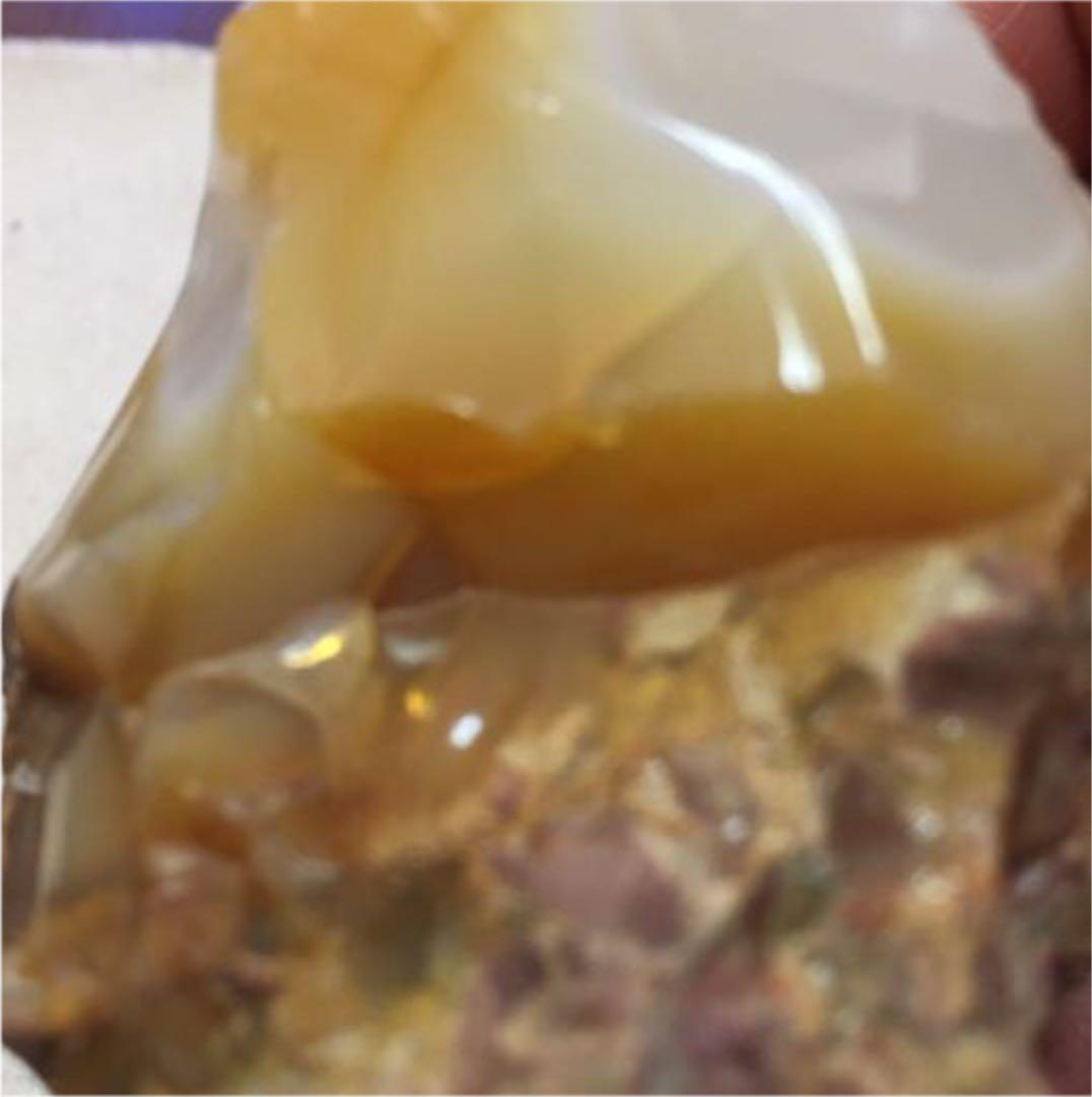 オパール　原石　ホワイト〜　遊白色　キューピッドストーン