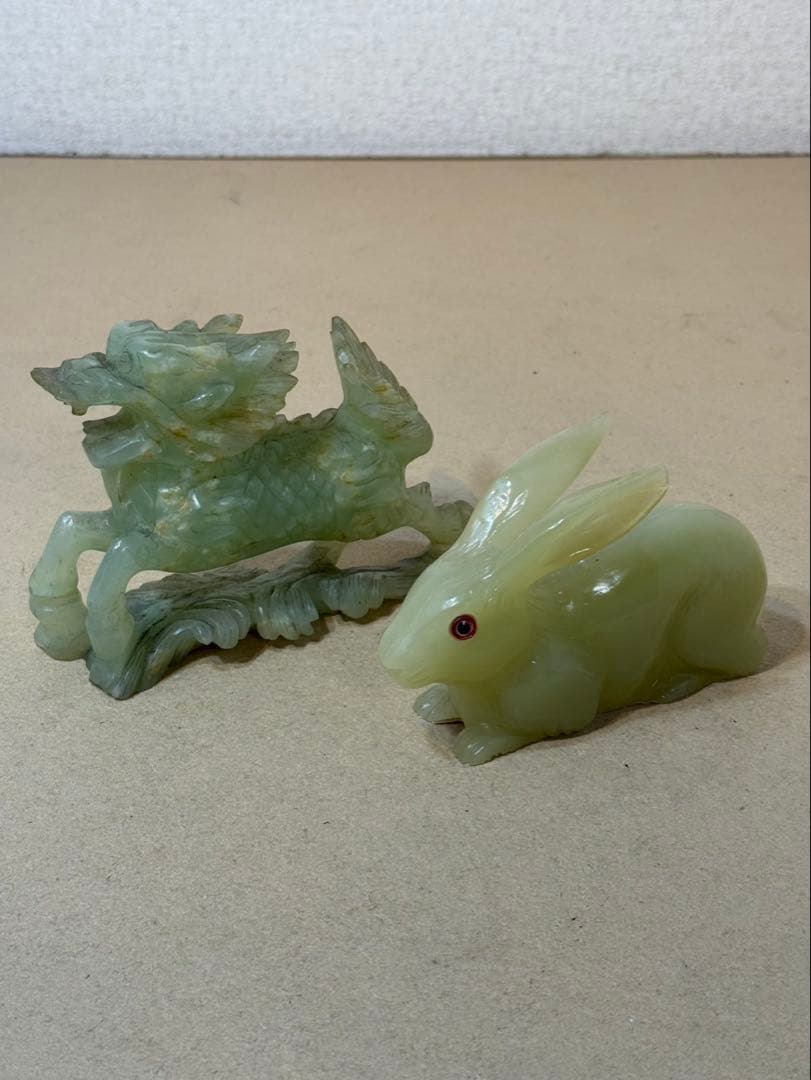 うさぎ、麒　置物　翡翠