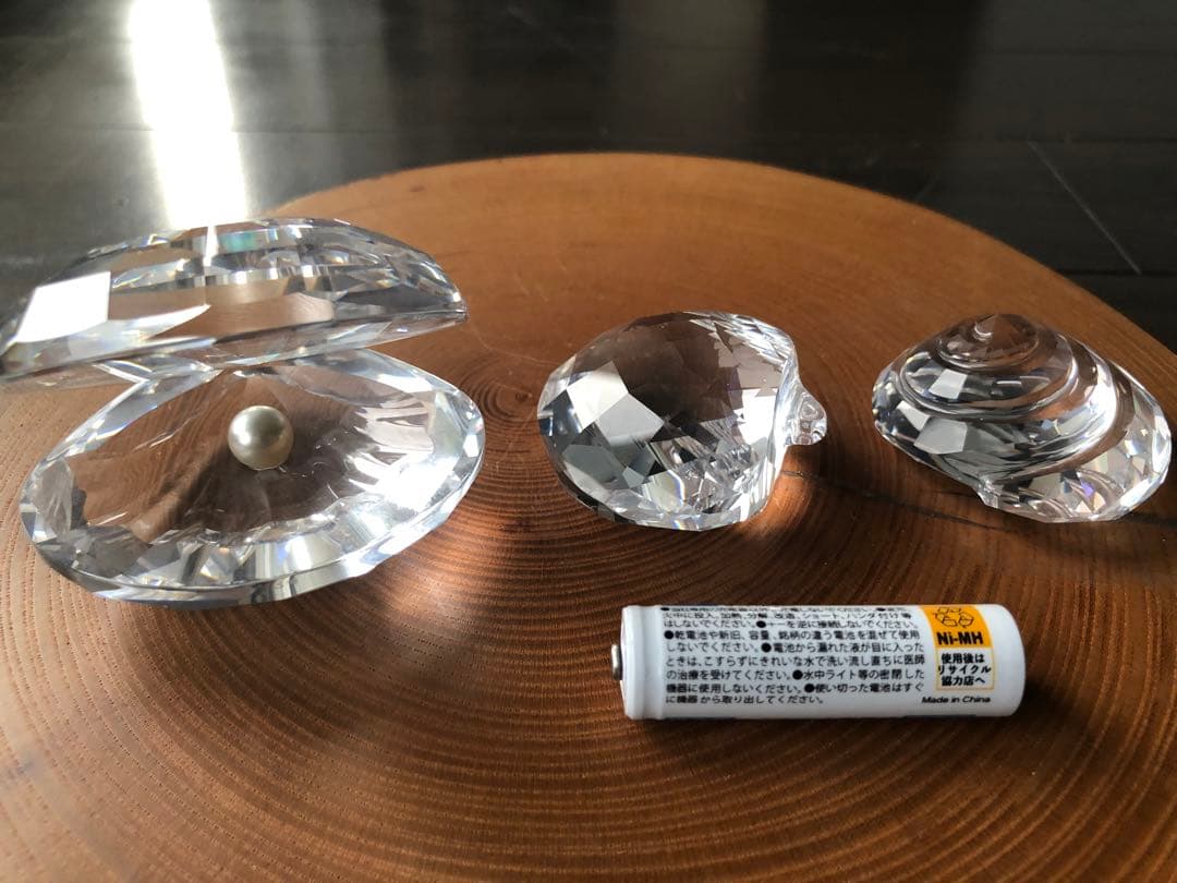 スワロフスキーの貝シリーズです。