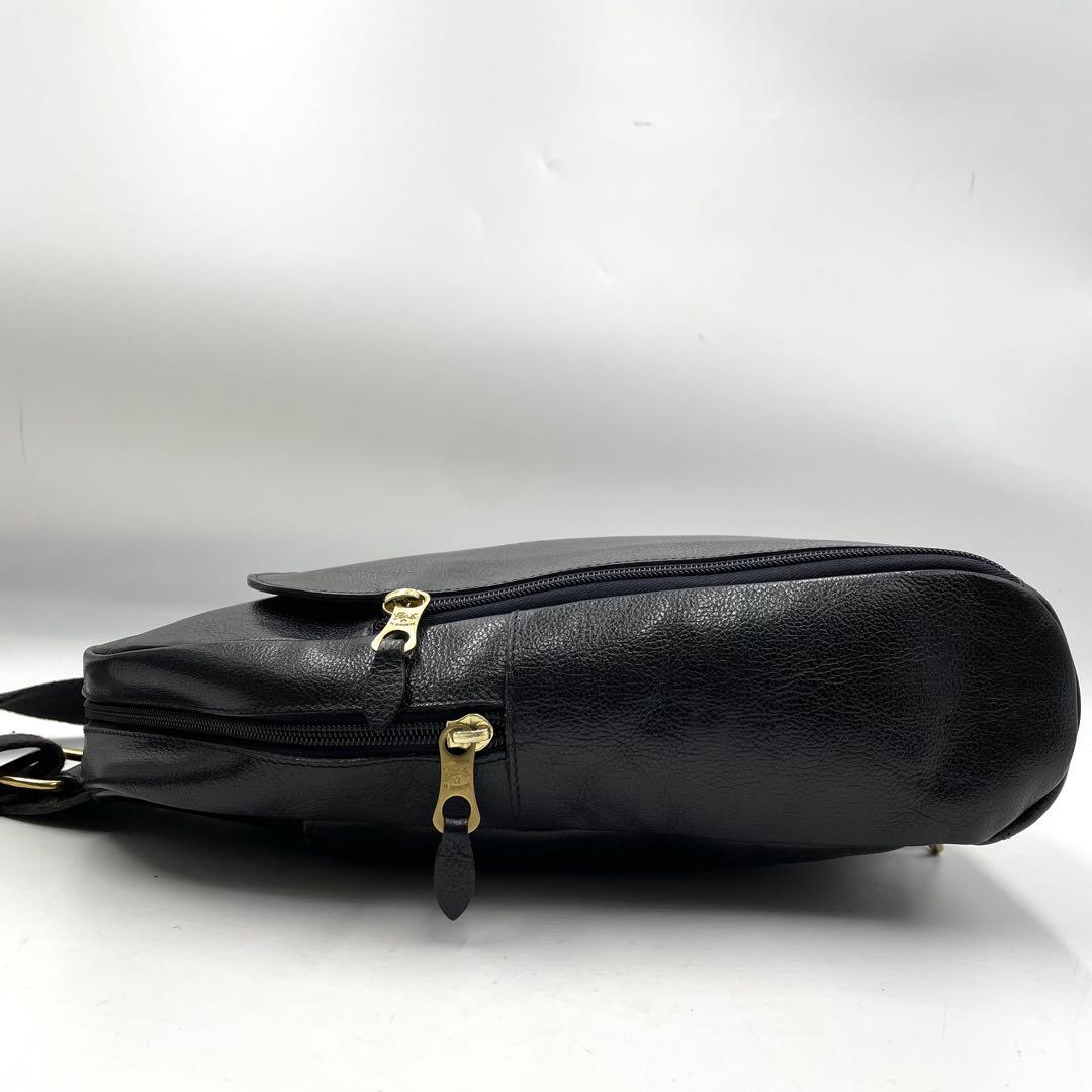 【極美品】イルビゾンテ　ボディバッグ　ロゴ型押し　ゴールド金具　レザー　黒