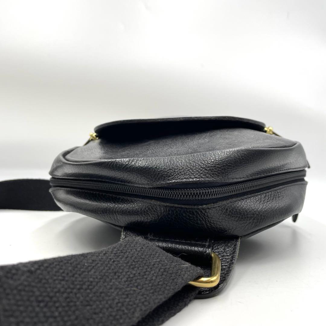 【極美品】イルビゾンテ　ボディバッグ　ロゴ型押し　ゴールド金具　レザー　黒