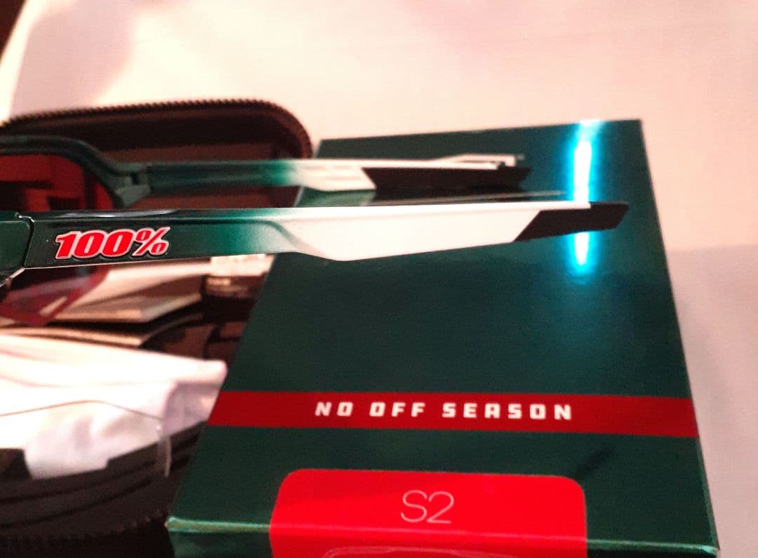 r 100% S2 BORA グリーンラメ ワンハンドレッド サングラス