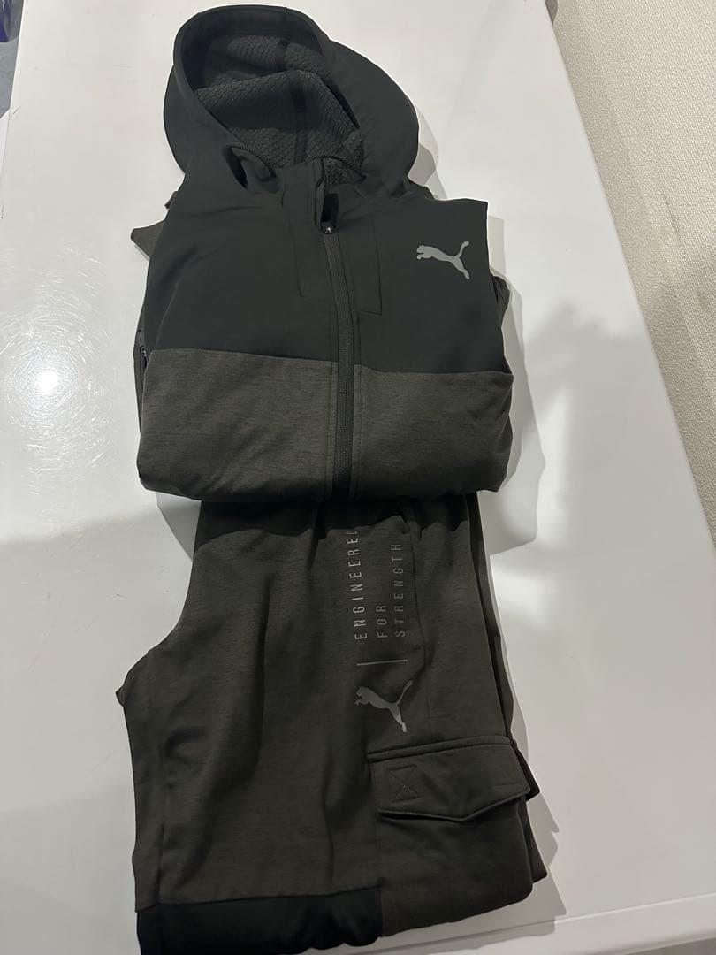PUMA フード付きジャージ上下セット ブラック/グレー