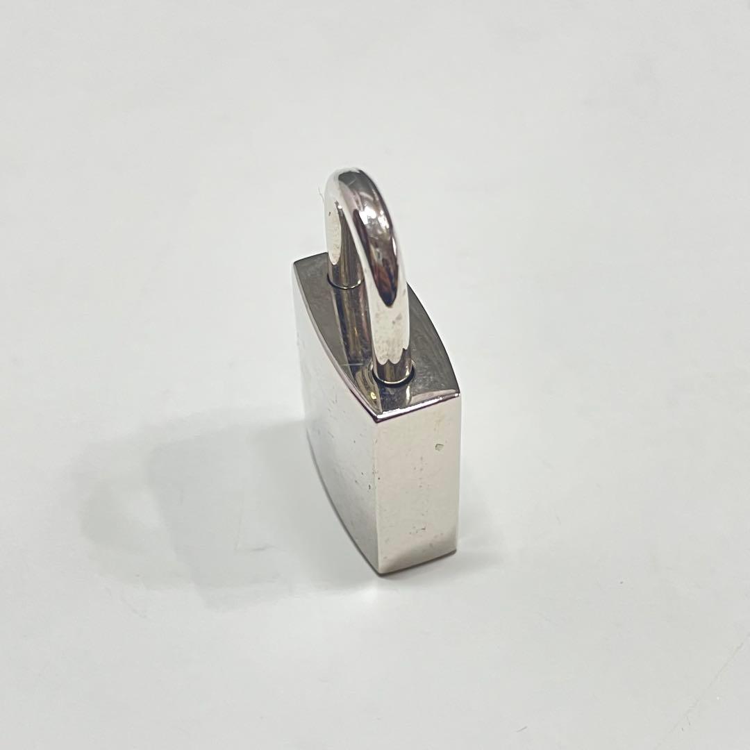 m*8様 Dior クリスタルロック型キーホルダー