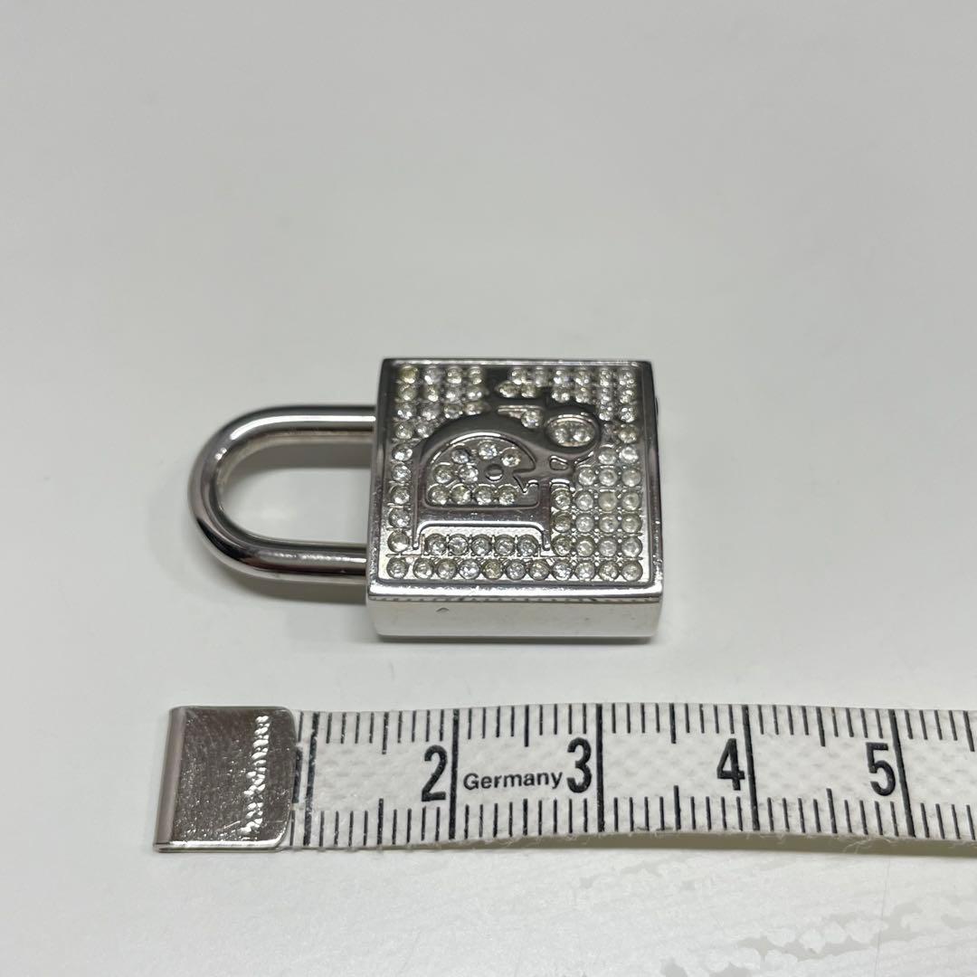 m*8様 Dior クリスタルロック型キーホルダー